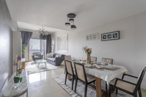HiGuests - Charming 1BR Apartment with balcony in JVC